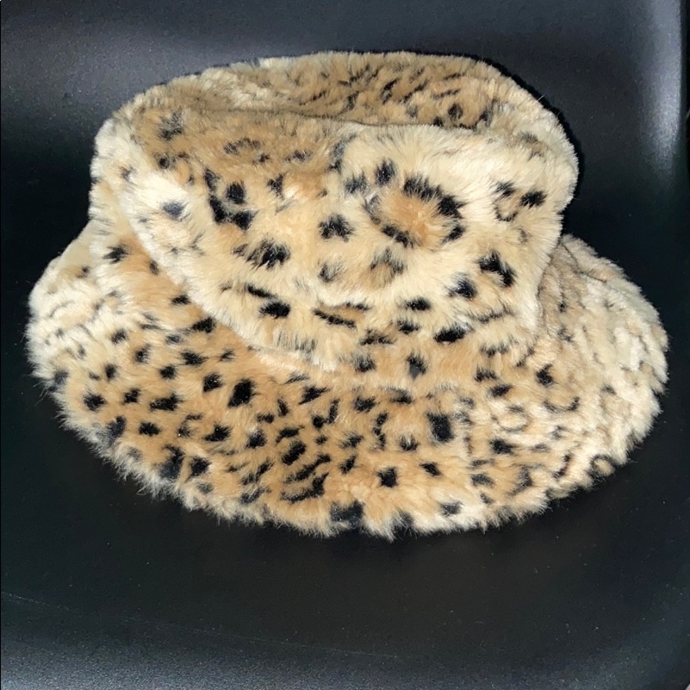 Leapord hat